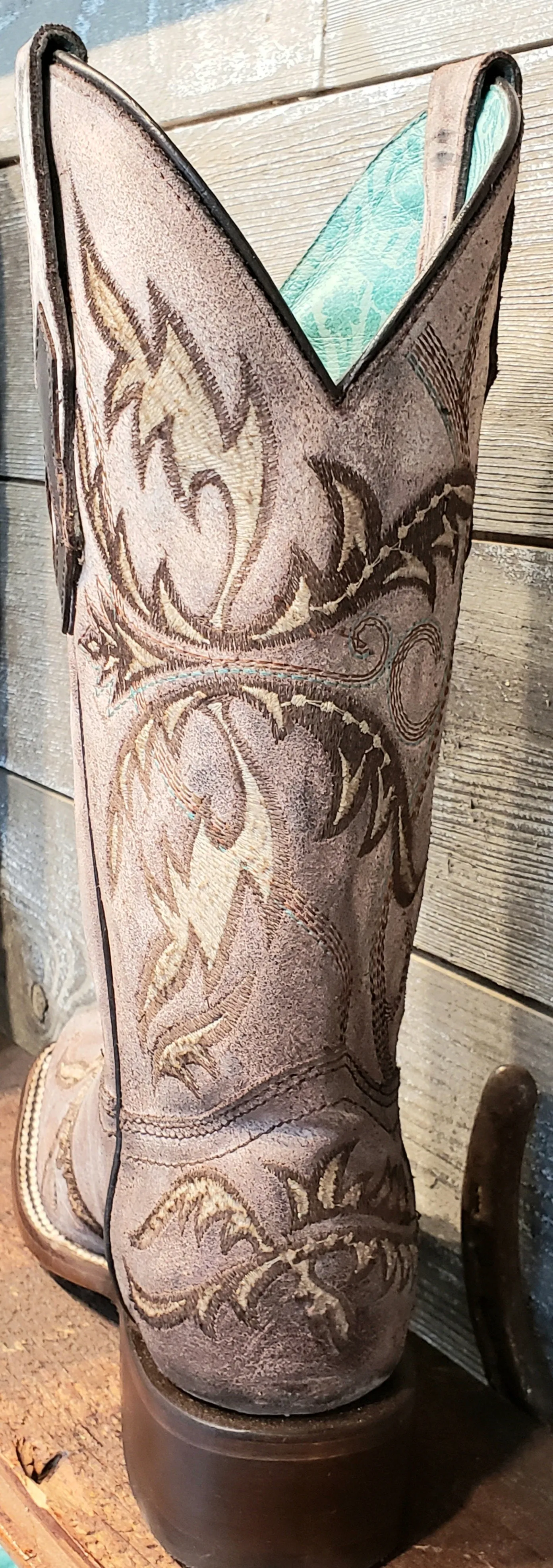 Corral tobacco embroidered square toe C3905