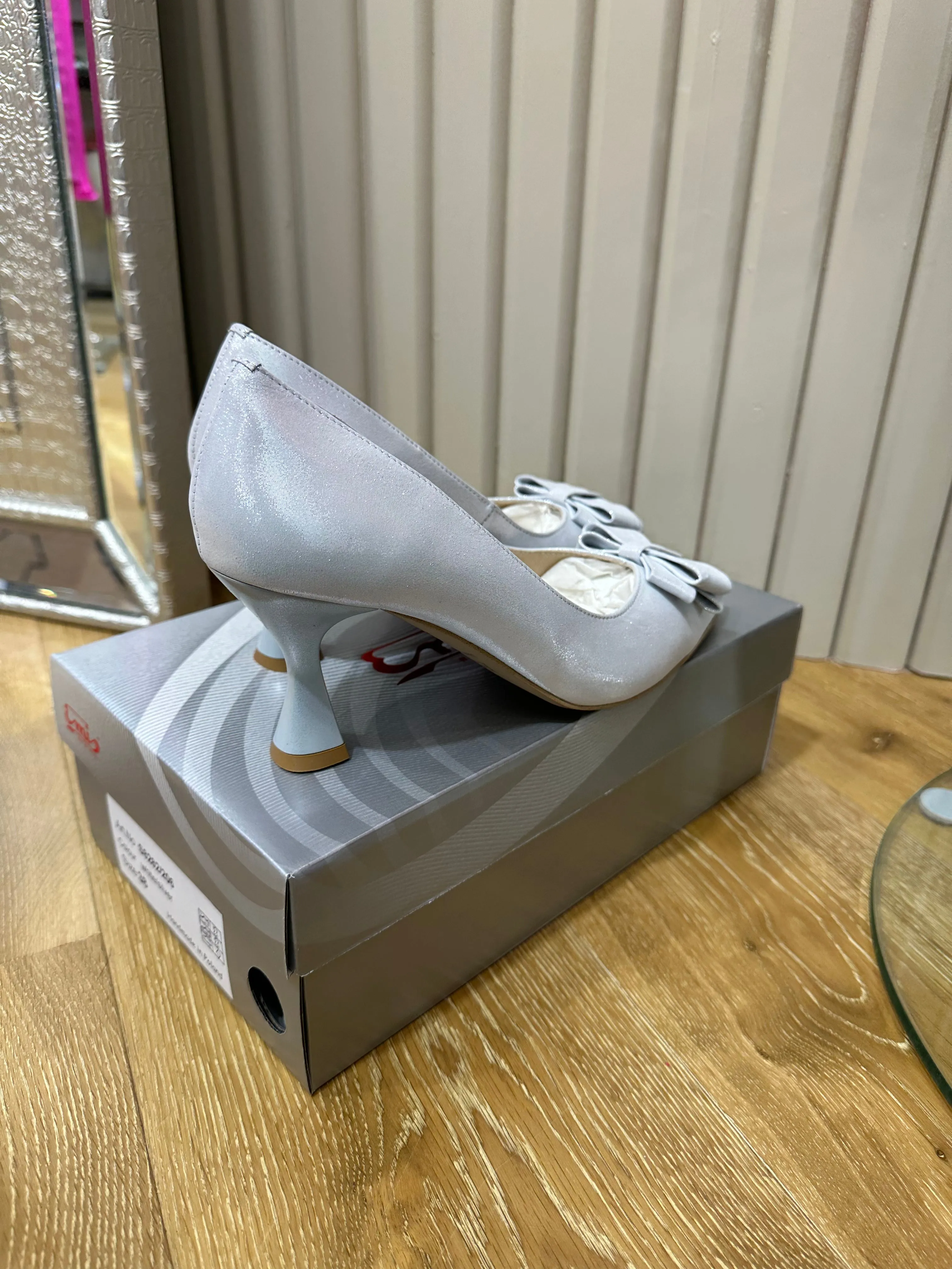 Emis Low Heel Silver Bow Court